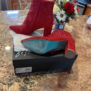 Betsy Johnson RED Cady 8.5